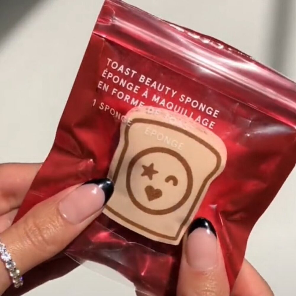 BNIB One Size Beauty Toast Beauty Sponge